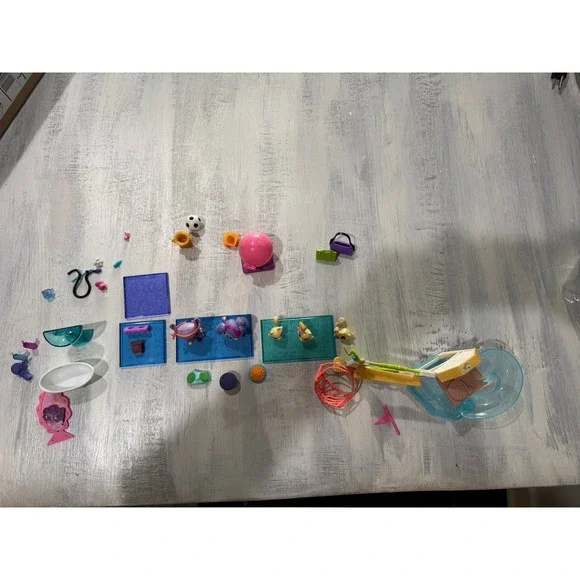 LPS Hasbro Littlest Pet Shop Pet Retreat Play set‎ Pets  and Accessories LOT