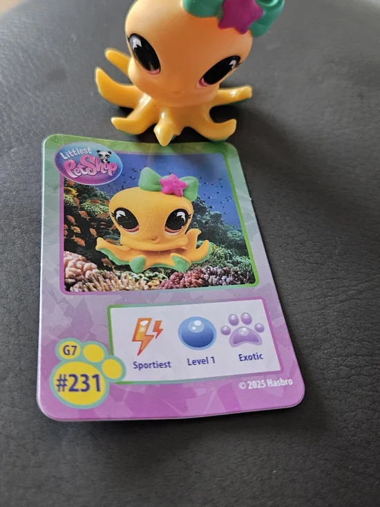 Littlest Pet Shop Yellow Octopus Figure with Pink Star and Green Bow