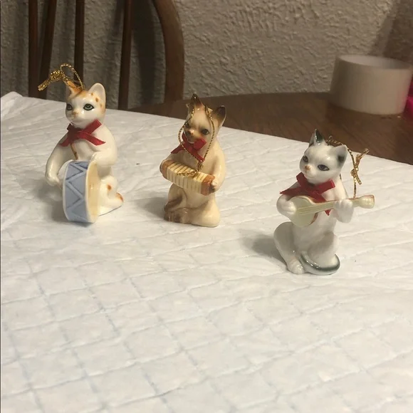 Porcelain Cat Musician Ornaments - White and Cream - Unbranded