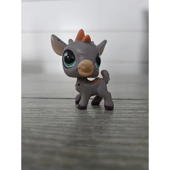 Authentic Littlest Pet Shop LPS #2389 Gray Goat Purple Hooves Orange Horns