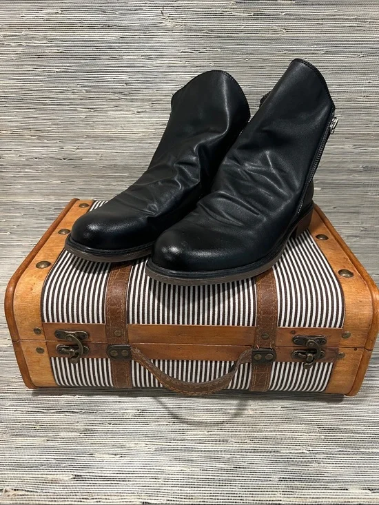 Source Unknown Black Leather Side-Zip Ankle Boots