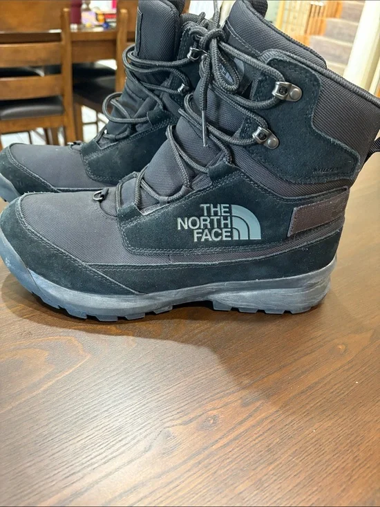 The North Face Black Lace-Up Winter Boots
