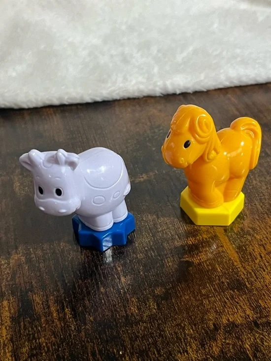 Small Pets Plastic Toy Set - White Cow & Yellow Horse vintage