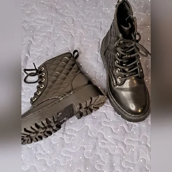 Steve Madden JRockk black lace up boots size 2