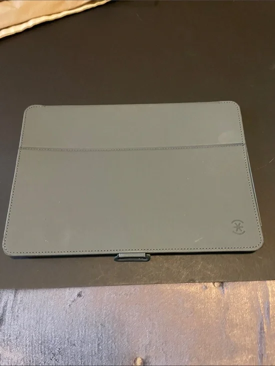 Speck I pad case  10x7