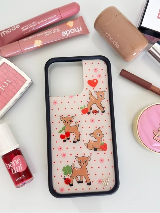 Very gently used wildflower case for iPhone 15 pro max 🍒