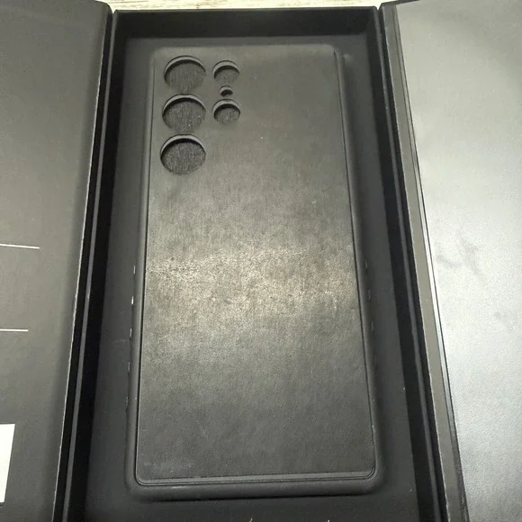 dbrand Grip Case Samsung Galaxy S25 Ultra MagSafe Black Leather Skin