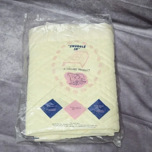 Vintage Baby Blanket Quilted Satin Trim  Yellow New Missing Tag Has Some Spots