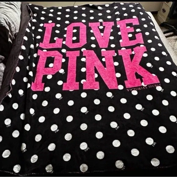 PINK Victoria's Secret Black Polka Dot Stadium Blanket  'LOVE PINK'