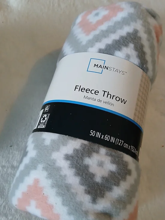 💚 Mainstays Gray & Blush Aztec Fleece Throw - NEW WITH TAGS!