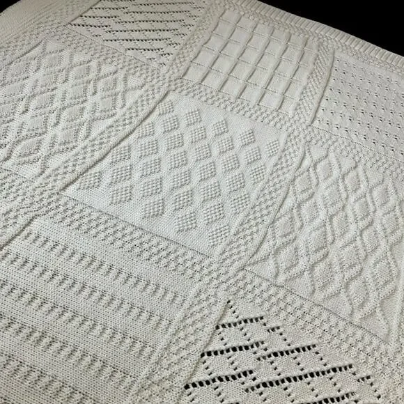EUC UK Silver Cloud 100% Cotton White Baby Blanket Soft & Warm Crochet Look