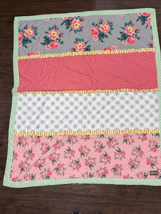 MATILDA JANE QUILTED FLORAL DREAMCATCHER THROW REVERSIBLE BLANKET