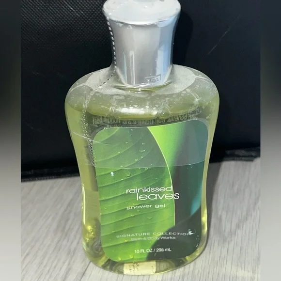Bath & Body Works Rain Kissed Leaves shower gel 10 oz