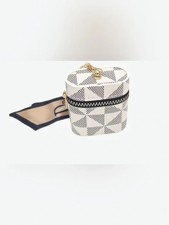 White Geometric AirPods pouch.