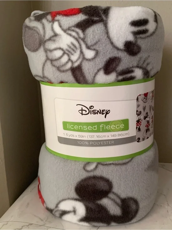 Disney Mickey And Minnie Fleece Throw Blanket 137x 149 Cm
