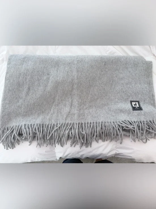 Tumi Light Gray Wool Fringe throw 58”x69”, cozy, wool