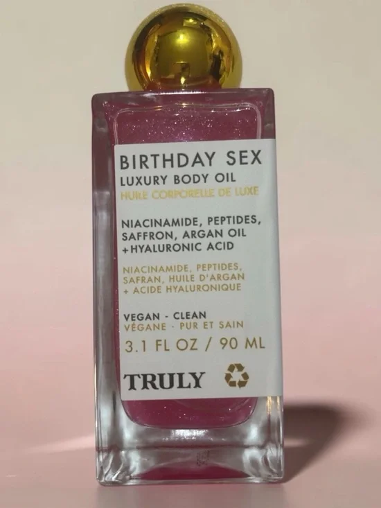 TRULY Birthday Sex Luxury Body Oil - Pink with Gold Cap