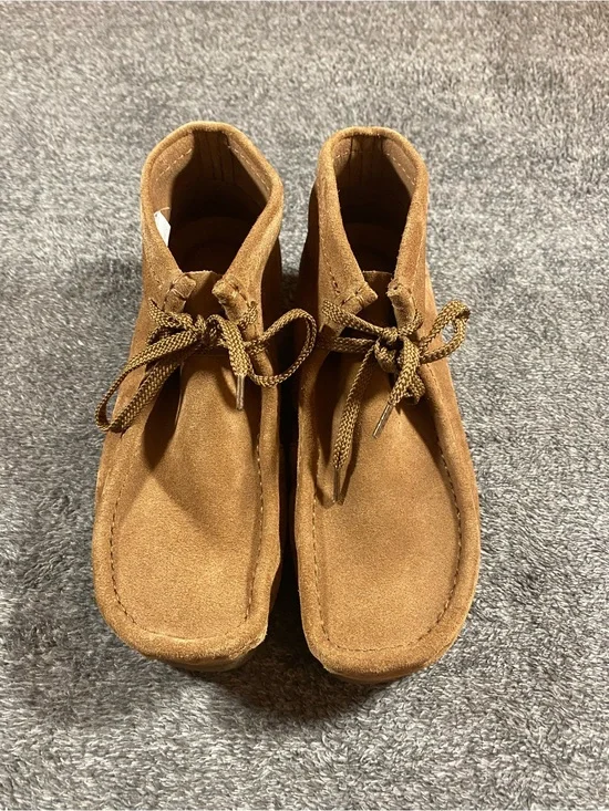 Clarks Men's Suede Chukka Boots in Tan Brown