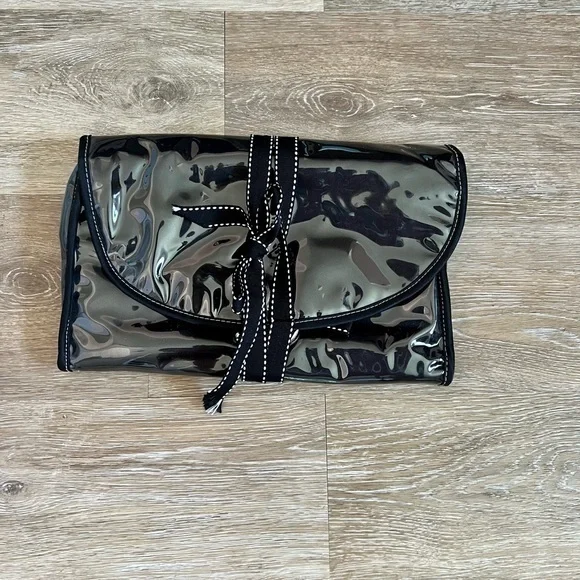 Hanging makeup bag