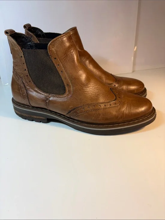 Avenue Brown Leather Chukka Chelsea Boots