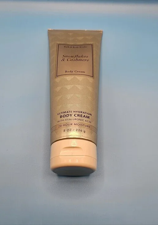 Bath & Body Works Snowflakes & Cashmere Body Cream - Cream, Light Gold