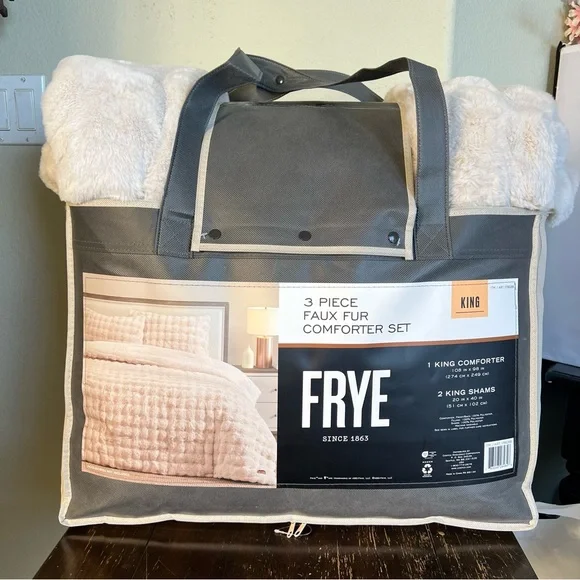 Frye Faux Fur Comforter Set - King in Cream / ivory