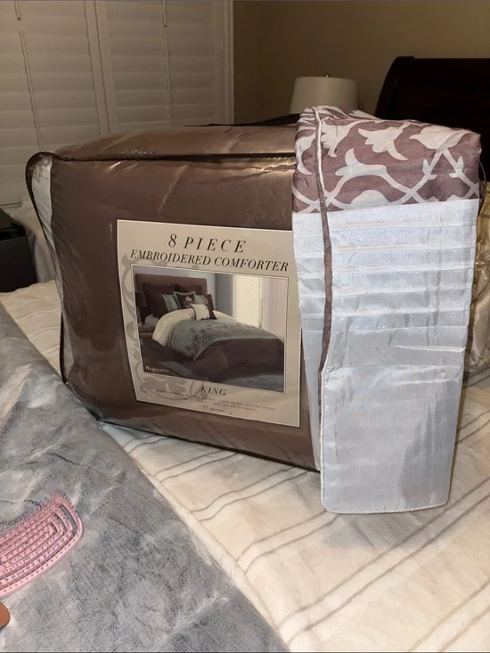 8-Piece Embroidered Comforter Set in Mauve and White - King