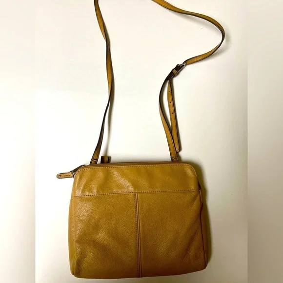 TIGNANELLO TAN LEATHER CROSSBODY BAG 9”x 8” STRIPED INTERIOR LINING