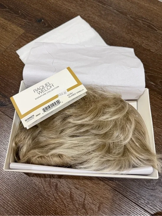 Raquel Welch Glazed Vanilla Short Synthetic Hairpiece - Light Blonde