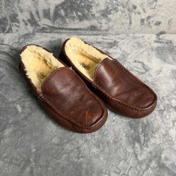 UGG Australia Mens SZ 9 Ascot Brown Leather Sheepskin Lined Slippers