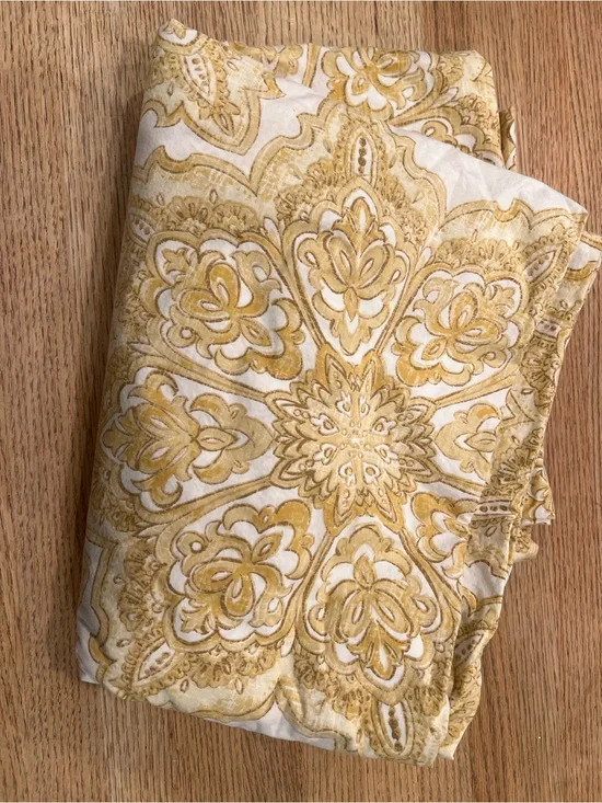 Pottery Barn Gold and White Medallion Duvet Cover - Queen Size