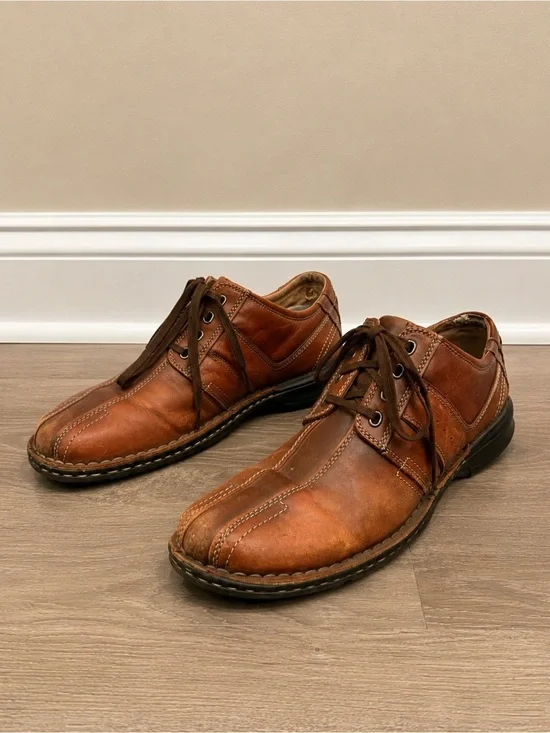 Clarks Men's Brown Leather Lace-Up Oxfords