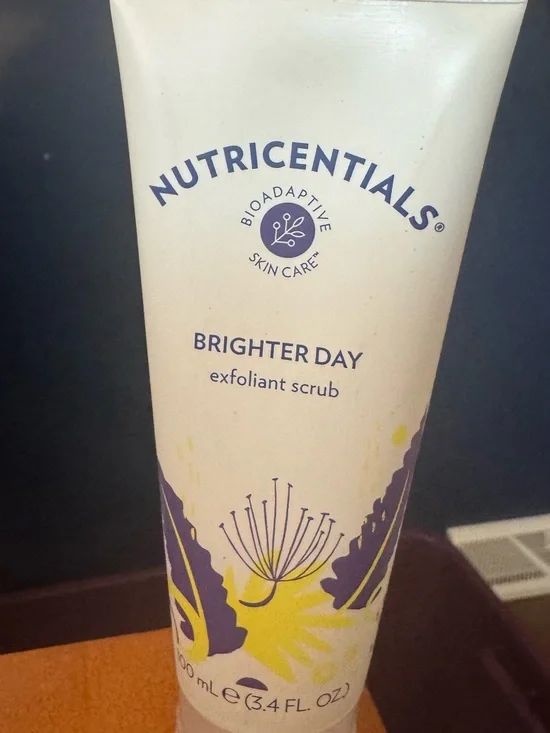 NuSkin Nutricentials Brighter Day Exfoliant Scrub
