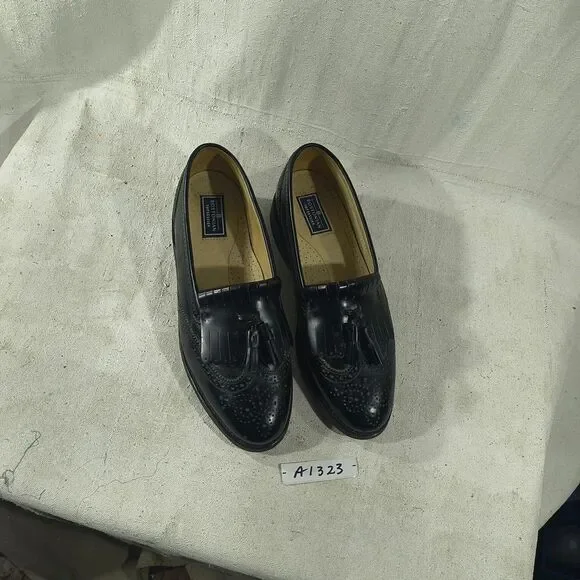 Bostonian Men's Size 9.5 Black Leather Classic Wing Tip Tassel Loafers