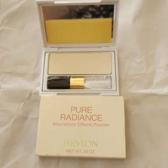 Revlon Pure Radiance Moonstone Powder