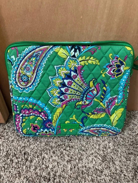 Vera Bradley retired Emerald Paisley Quilted tablet Sleeve