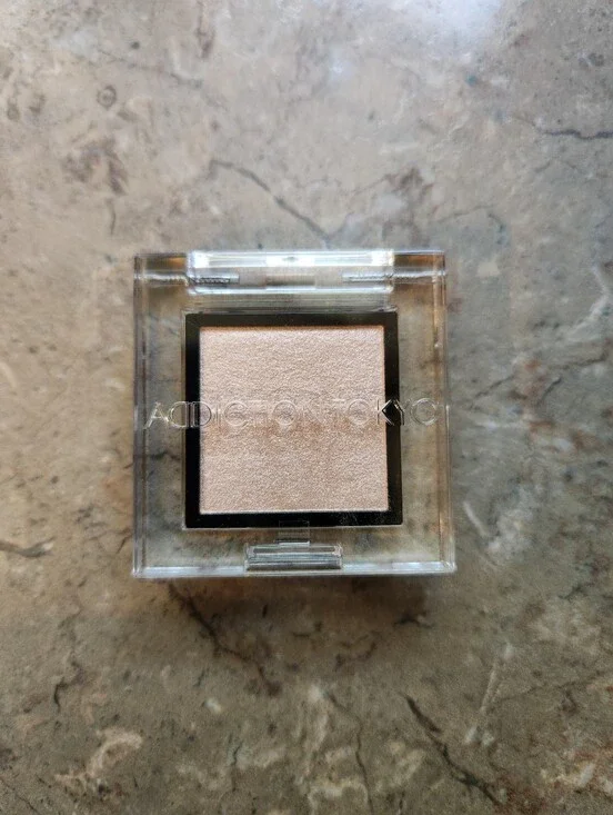 Addiction TOKYO Shimmer Eyeshadow - Soft Champagne