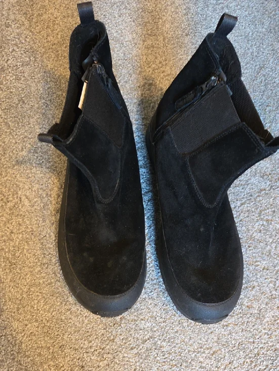 Black Men's Snow Chelsea Boots - With Metal Studs