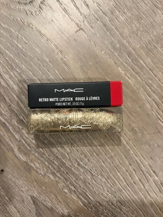 BNIB MAC LIPSTICK BUNDLE