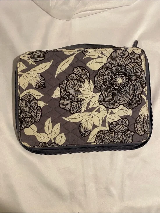 Vera Bradley Zip Closure Quilted Cotton 10 X 8 Laptop Sleeve Moon Shadow