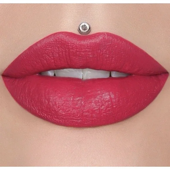 JEFFREE STAR Velvet Trap  Lipstick Shade in Cherry Wet