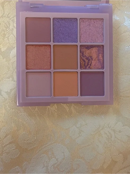 Huda Beauty Pastels Lilac Eyeshadow Palette Pressed Powder Shimmer Matte