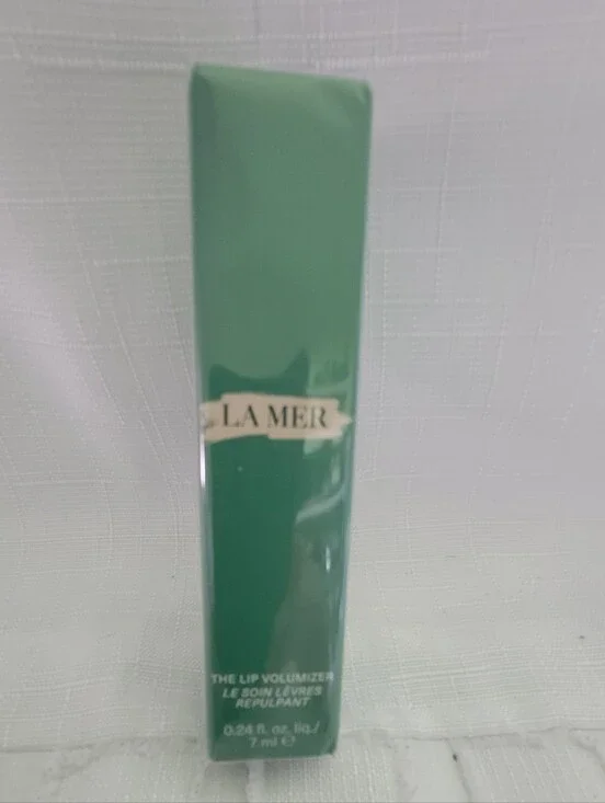 La Mer Lip Volumizer - Shade #40 Sheer Coral
