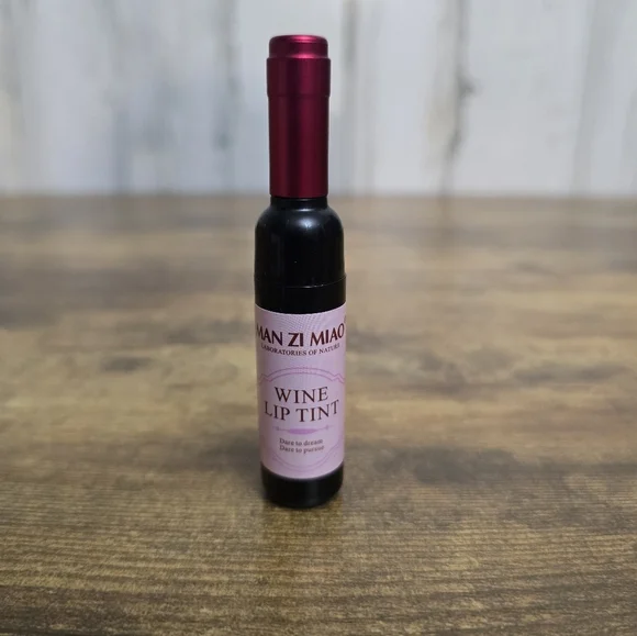 New Man Zi Miao Wine Lip Tint Waterproof Lipgloss CR01 Rose Coral