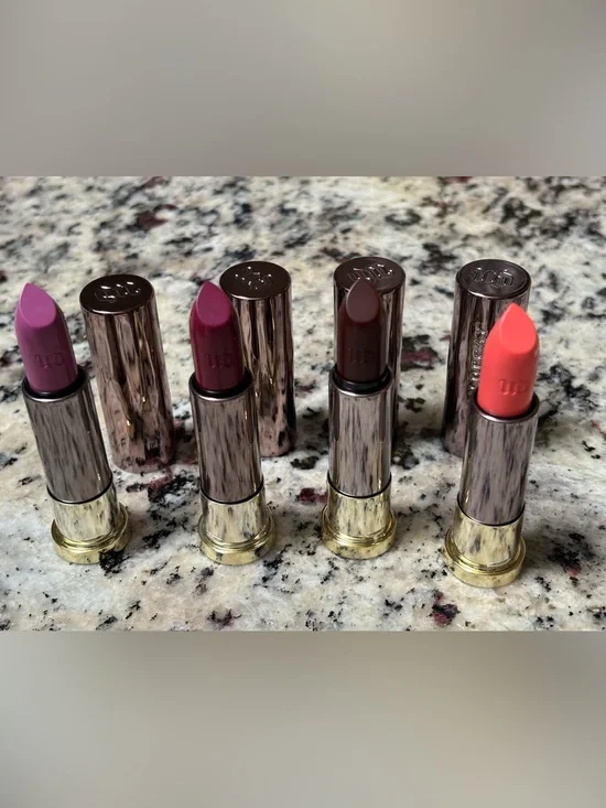 ✨New✨Urban Decay 4 Bundle Lipsticks: Bittersweet, Afterdark, Disturbed, Snitch