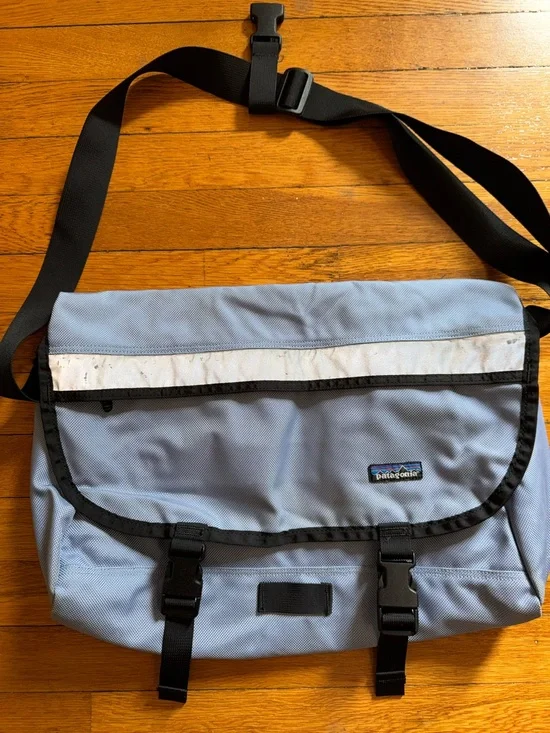 Patagonia large messenger bag