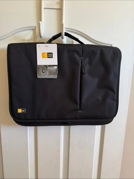 🌸Case Logic: Black Laptop Briefcase for 15-17
