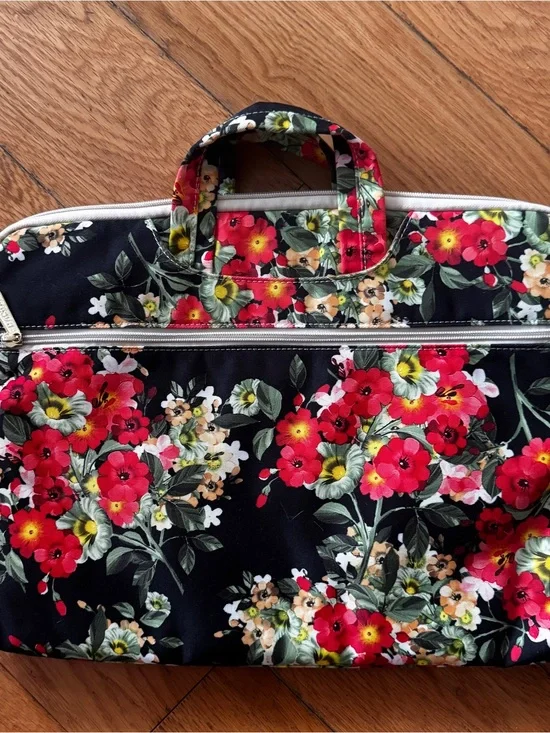 Dashee Pinrose floral Laptop case NWOT w/ strap soft interior