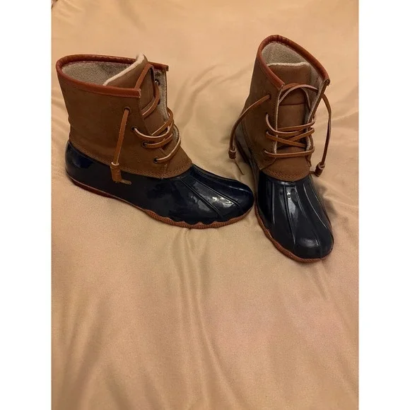 Ocean + Coast Mens Navy Blue and Tan Lace Up Duck Boots Size 8
