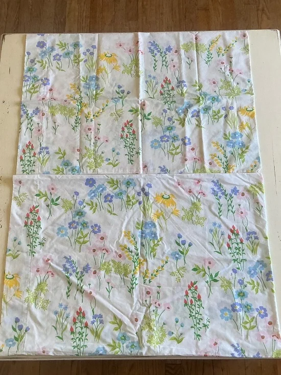 Vintage 1977 Utica J P Stevens colorful floral standard pillowcases set of 2